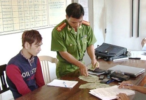 Đi trộm "bỏ quên" áo, mũ, bị công an bắt - 2 Đối tượng Đặng Châu Hoài Quang