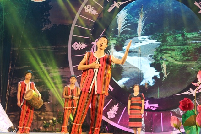 Khai mạc liên hoan dân ca Việt Nam 2015 khu vực Bắc Trung Bộ - 5 Normal