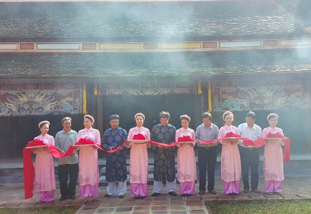 Hoàn thành tu bổ nơi thờ các bậc thân huân có công triều Nguyễn - 3 Cắt băng khánh thành Tả Tùng Tự - nơi thờ các bậc thân huân, công thần của triều Nguyễn