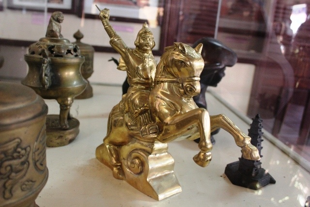 Chiêm ngưỡng sản phẩm tinh xảo từ làng nghề đúc đồng cổ Việt Nam - 7 Tượng Hoàng đế Quang Trung ra trận