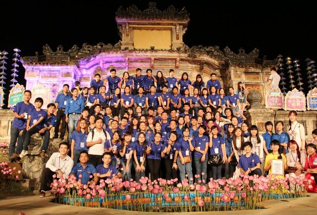 Festival nghề truyền thống Huế: Ấn tượng những tình nguyện viên thầm lặng - 10 “Những sắc xanh tình nguyện” đã góp phần tạo nên sự thành công cho Festival nghề 2015