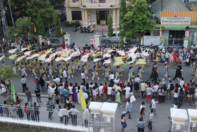 Lượng du khách tham quan di tích Huế tăng kỷ lục dịp lễ 30/4 - 1 Lượng du khách tham quan di tích Huế tăng kỷ lục dịp lễ 30/4