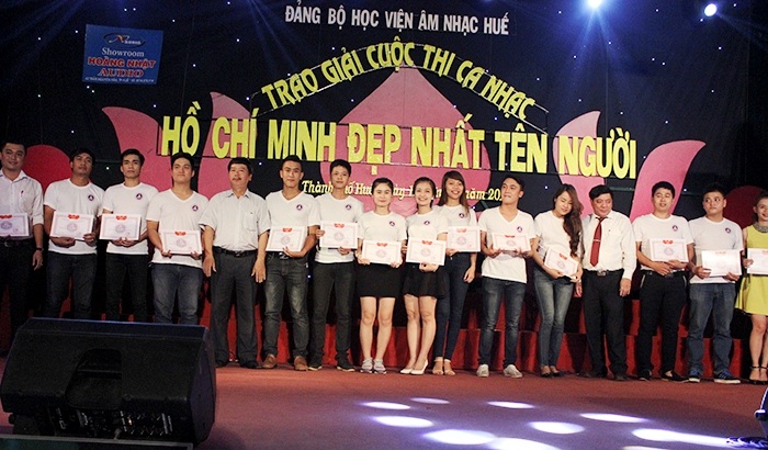 Trao giải cuộc thi ca nhạc “Hồ Chí Minh đẹp nhất tên người” - 2 Normal