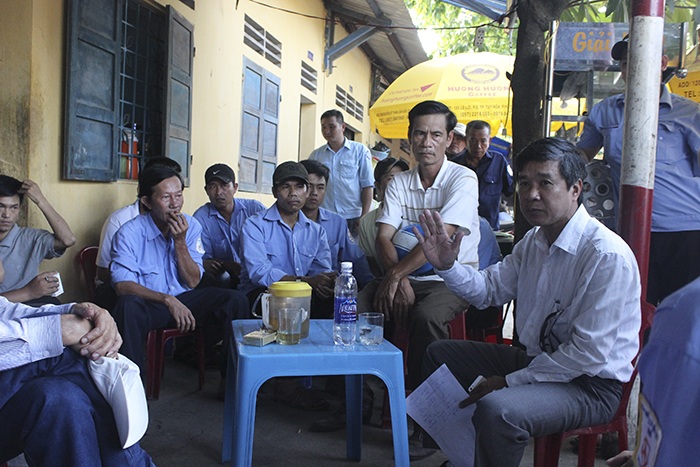 Hệ thống xe buýt Huế “tê liệt” vì lái xe đình công - 4 Các lái xe, phụ lái xe buýt cho rằng công ty Hoàng Đức o ép người lao động.