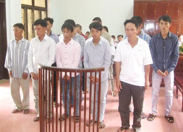 Các bị cáo bắt cóc người chiếm đoạt tài sản, đánh bạc tại tòa