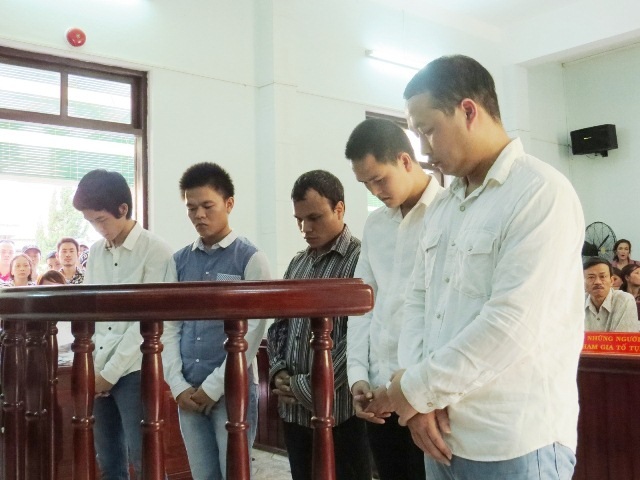 Nhóm
đối tượng trước vành móng ngựa