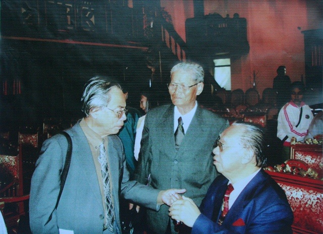 "Nhã nhạc cung đình Huế" tưởng nhớ GS. Trần Văn Khê - 11 GS tại Hội thảo Bảo tồn và Phát huy giá trị Tuồng Cung đình Huế năm 2000