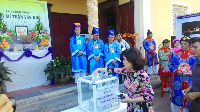"Nhã nhạc cung đình Huế" tưởng nhớ GS. Trần Văn Khê - 12 Mọi người đóng góp cho Quỹ học bổng Trần Văn Khê với ý nguyện Giáo sư trước lúc qua đời, nhằm