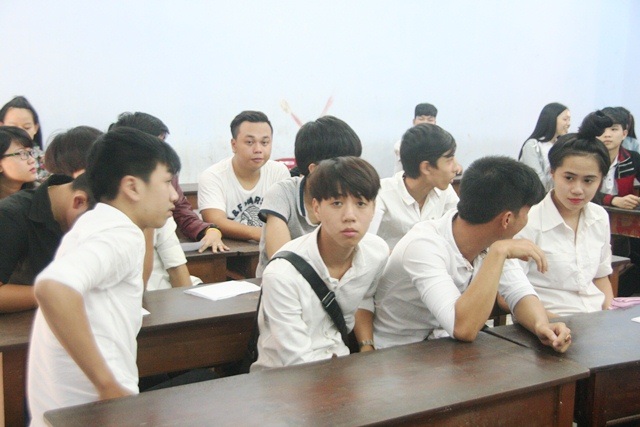 Thí sinh thi cụm chỉ xét tốt nghiệp tới muộn cả tiếng đồng hồ - 5 Đa số các em thi chỉ xét tốt nghiệp không có nhiều lo lắng.