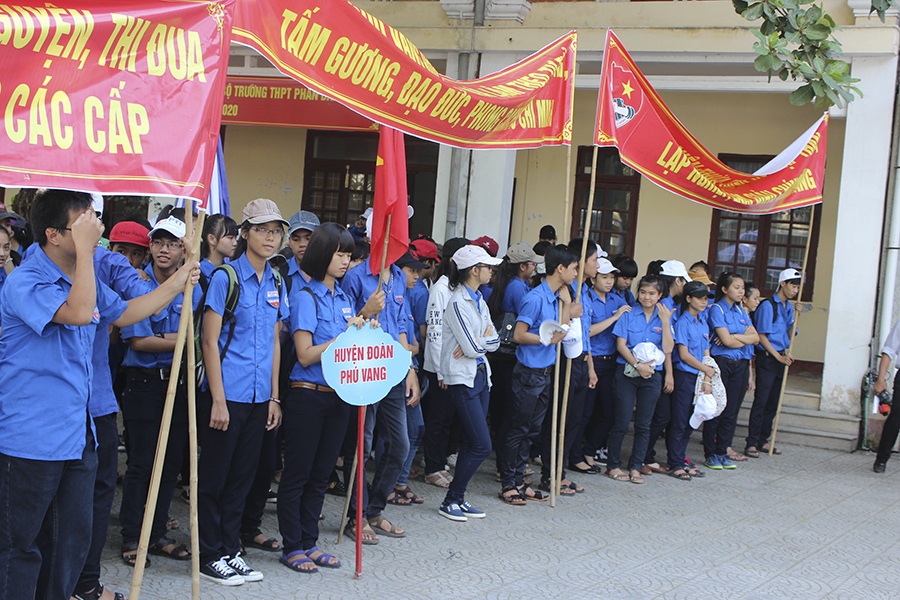 1.200 tình nguyện viên Huế ra quân chiến dịch Hè 2015 - 4 Hoạt động thiết thực trao tặng 50 triệu đồng xây nhà tình nghĩa cho hộ dân