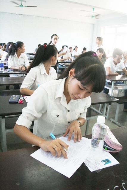 Cụm thi 26 - Huế: Điểm thi cao hơn năm trước - 1 Thí sinh dự thi THPT quốc gia 2015 tại cụm thi 26 Đại học Huế
