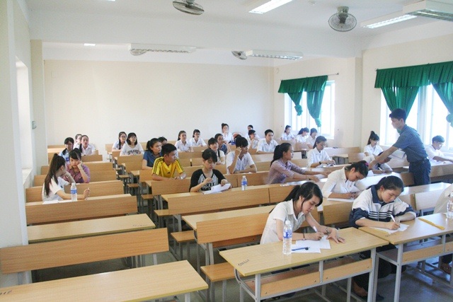 Những môn Ngoại ngữ “hiếm” thí sinh - 5 Các thí sinh tiếng Trung cùng tiếng Đức được xếp ở dãy bên trái ngoài cùng