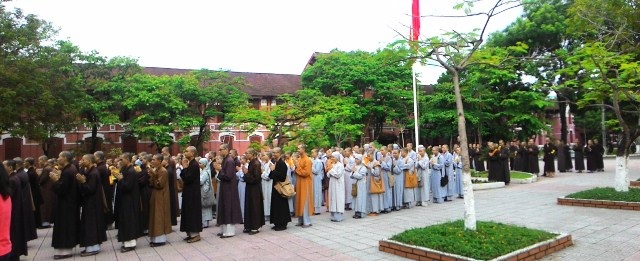 Hàng trăm tăng ni dự thi tuyển Cử nhân Phật học - 5 Nhiều thí sinh đến từ các tỉnh thành cả nước để thi tại Huế