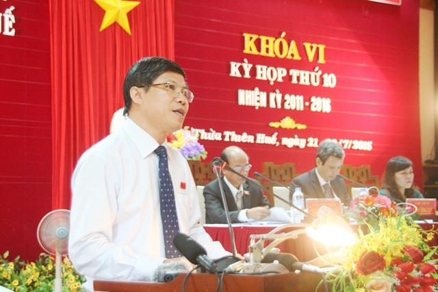 Chất vấn Giám đốc Sở GD-ĐT về tiến độ khắc phục thừa giáo viên - 2 Ông Phạm Văn Hùng, GĐ Sở GD-ĐT tỉnh Thừa Thiên - Huế trả lời chất vấn.