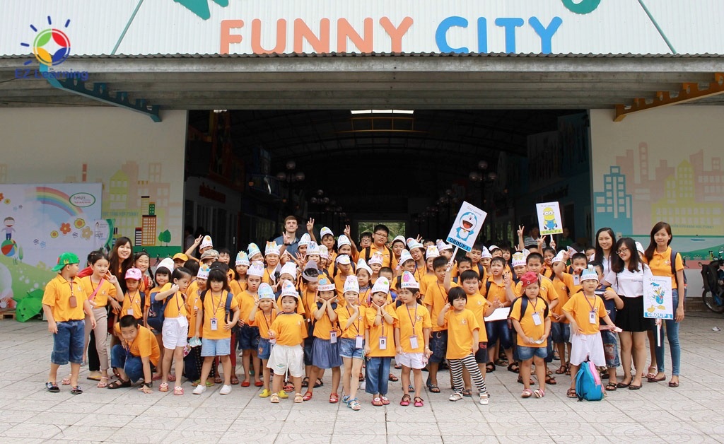 Hành trình hè sôi động “Amazing Summer 2015” tại hệ thống Anh ngữ quốc tế EZ LEARNING - 3 Học viên khóa Amazing Summer hào hứng với những chuyến dã ngoại trong khóa học