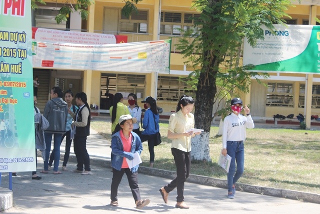 “Tuyên ngôn độc lập” vào đề thi Sử - 18 Nhiều sĩ tử tại ĐH Nông lâm Huế lo ngại sẽ không giành được điểm cao trong môn Lịch sử.