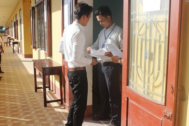 Thí sinh Nguyễn Chung Quý một mình vào phòng thi Sử