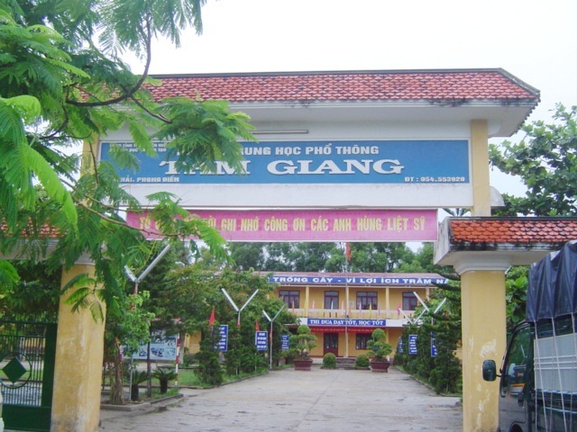 Trường THPT Tam Giang yên tĩnh đến lạ thường. (Ảnh: Đại Dương)