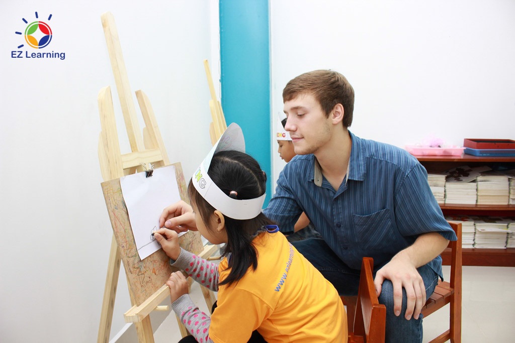 Học viên Amazing Summer hào hứng với giờ học mỹ thuật