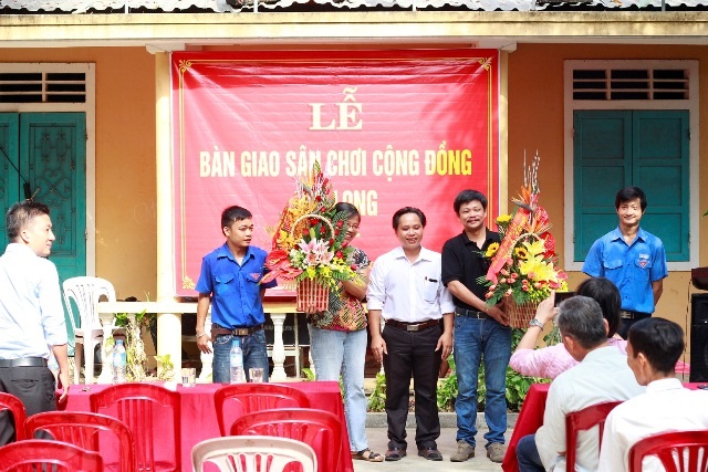 Sinh viên xây dựng khu vui chơi miễn phí cho trẻ em - 2 Sinh viên xây dựng khu vui chơi miễn phí cho trẻ em
