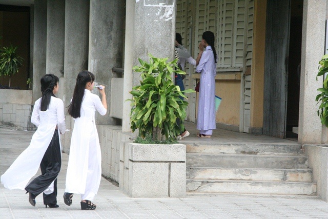 Rạng rỡ thi tài để làm “cô giáo mầm non” - 1 Những bóng hồng tới trường thi môn năng khiếu khối M