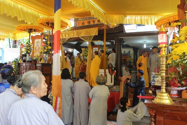 Lễ cúng cho các âm hồn tại Huế vào ngày thất thủ Kinh đô - 1 Lễ cúng cho các âm hồn tại Huế vào ngày Thất thủ kinh đô