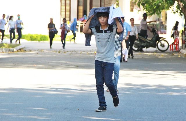 Những thí sinh đầu tiên rời khỏi phòng thi ĐH Y Dược