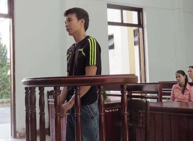 Xét xử kẻ đột nhập Thành ủy Huế trộm cắp - 1 Tên Vũ Mạnh Hùng trước vành móng ngựa