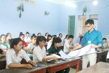 Huế: Số thí sinh đăng ký môn Sử ít nhất - 1 Thí sinh làm thủ tục đăng ký dự thi vào Đại học Huế.