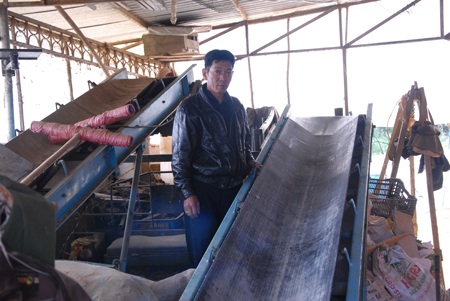 Anh Phúc bên sản phẩm của mình