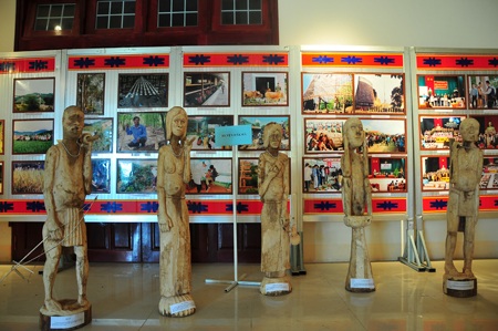 Một số bức tượng tại triển lãm