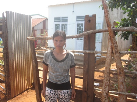 Chị H'Ken người cô Ngân cho bò nuôi nói bàng hoàng trước việc cô Ngân bị bắt