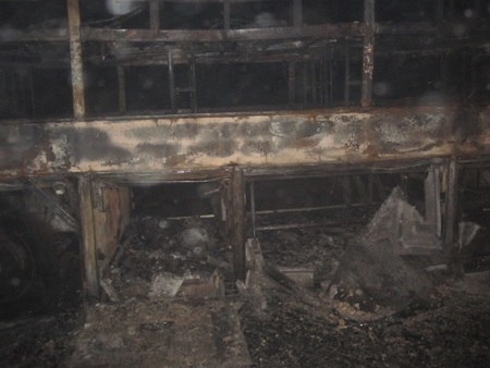 Xe cháy còn trơ khung.