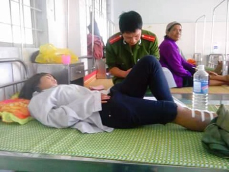 Xe công nông lật, 2 người tử vong, 9 người bị thương - 1 Cơ quan điều tra lấy lời kể của nạn nhân trong vụ tai nạn