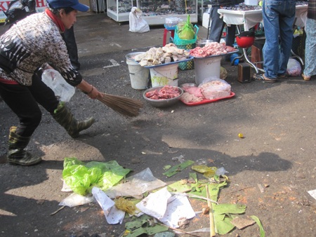 Rác rưởi đầy đường