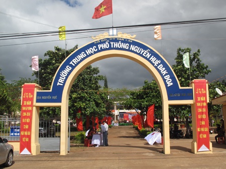 Cổng trường nơi xảy ra sự việc