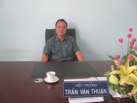 Chỉ vì chưa nộp đủ tiền, 2 em học sinh dân tộc thiểu số đã bị cắt phần thưởng