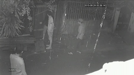 4 đối tượng trực tiếp vào cơ sở mộc lấy gỗ