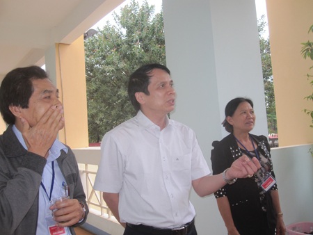 Thứ trưởng Phạm Mạnh Hùng kiểm tra tại điểm trường thi trường THPT Chuyên Hùng Vương