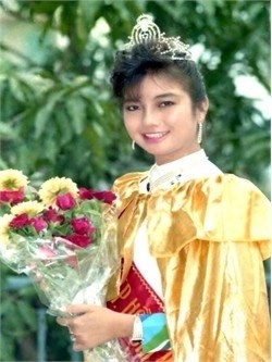 Hoa hậu Thu Thảo lúc đăng quang