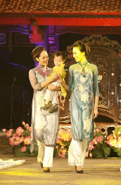 Hình ảnh trong BST Sen lạnh của NTK Minh Hạnh