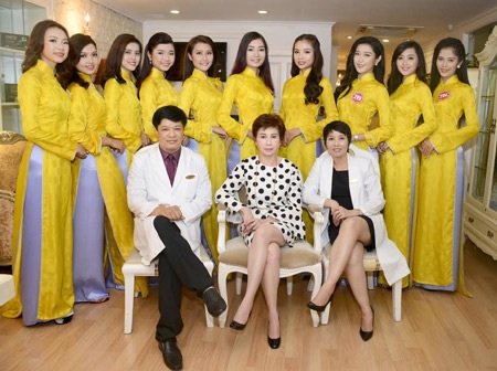 Ai đứng đằng sau những nhan sắc Hoa hậu Việt Nam 2014? - 2 Bà Đặng Thanh Hằng (áo vàng, giữa) - Cố vấn sắc đẹp cho cuộc thi Hoa hậu Việt Nam 2014