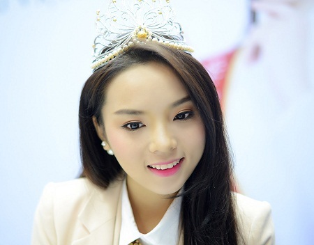 Tân hoa hậu Việt Nam Kỳ Duyên trong buổi giao lưu trực tuyến gần đây. (Ảnh: TPO)