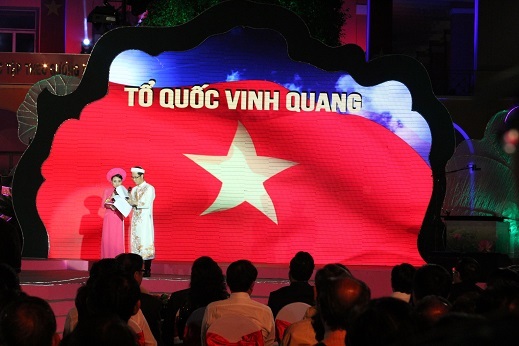 Dẫn chương trình Xuân Quê hương 2015 là MC Phương Thanh và Anh Quân 