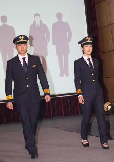 NTK Minh Hạnh lên tiếng về đồng phục mới của Vietnam Airlines - 4 Mẫu thiết kế dành cho phi công