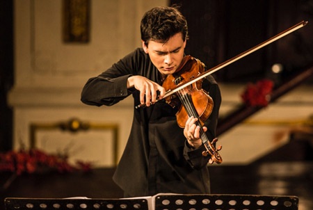 Nghệ sĩ hàng đầu thế giới với cách chinh phục “hàng đầu” - 2 Nghệ sĩ violon Stefan Jackiw