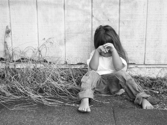 “Đồng tiền đang khiến con người xa nhau hơn” - 1 (Ảnh minh họa)