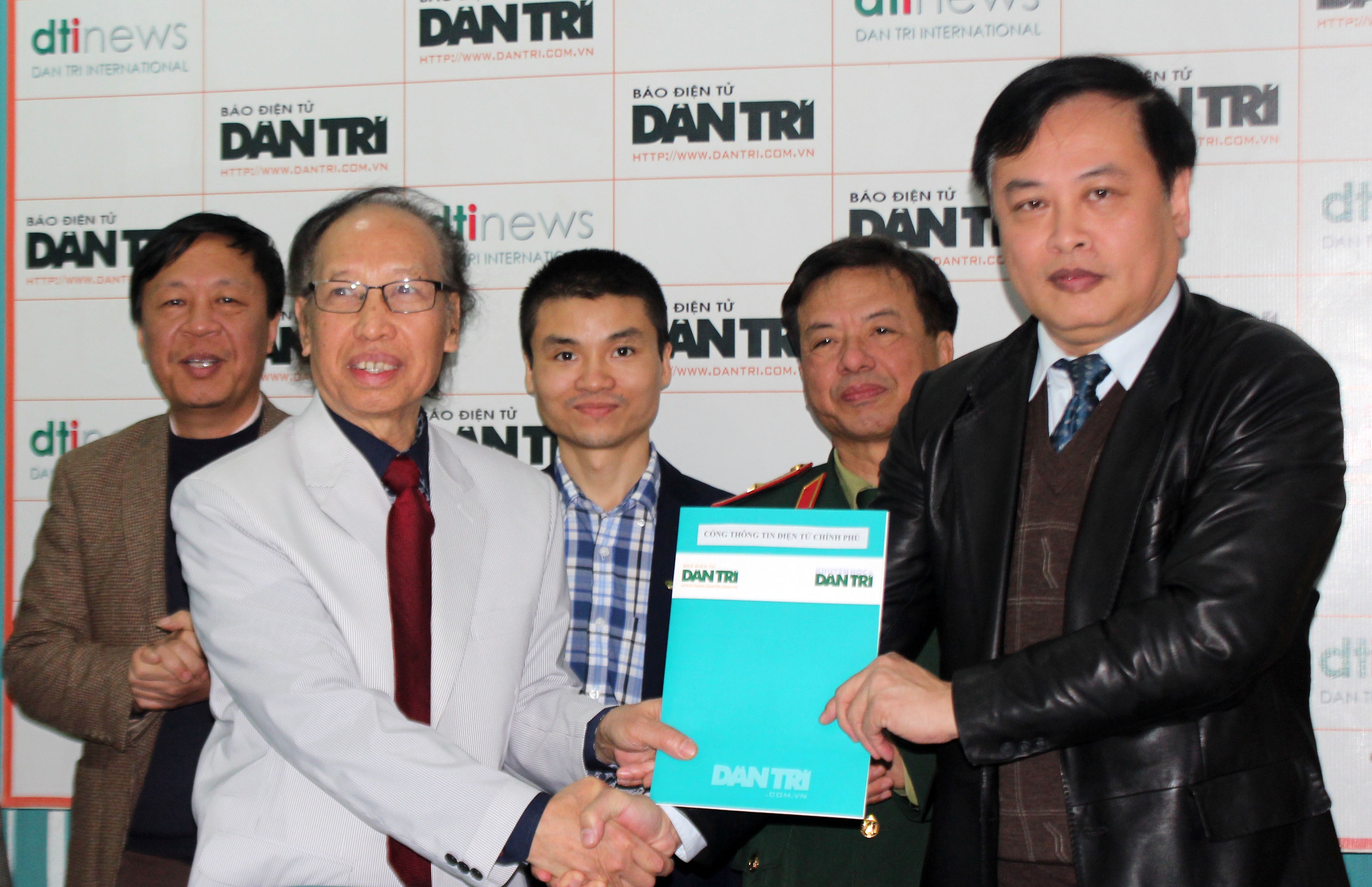 Hiện báo Điện tử Dân trí đã ký