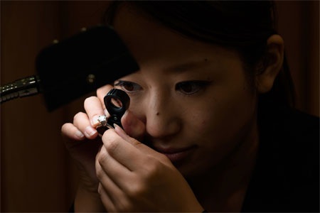 Dân Nhật hết hứng thú với kim cương? - 1 Dân Nhật hết hứng thú với kim cương?