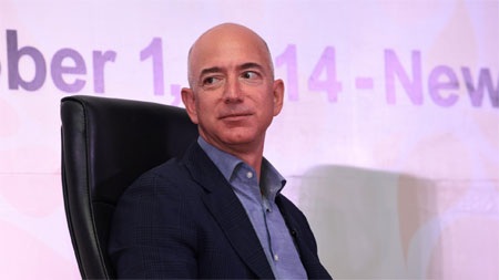 Tài sản CEO Amazon "phình thêm" 7 tỷ USD trong 1 giờ - 1 CEO Jeff Bezos của Amazon.com - Ảnh: AFT/Getty.